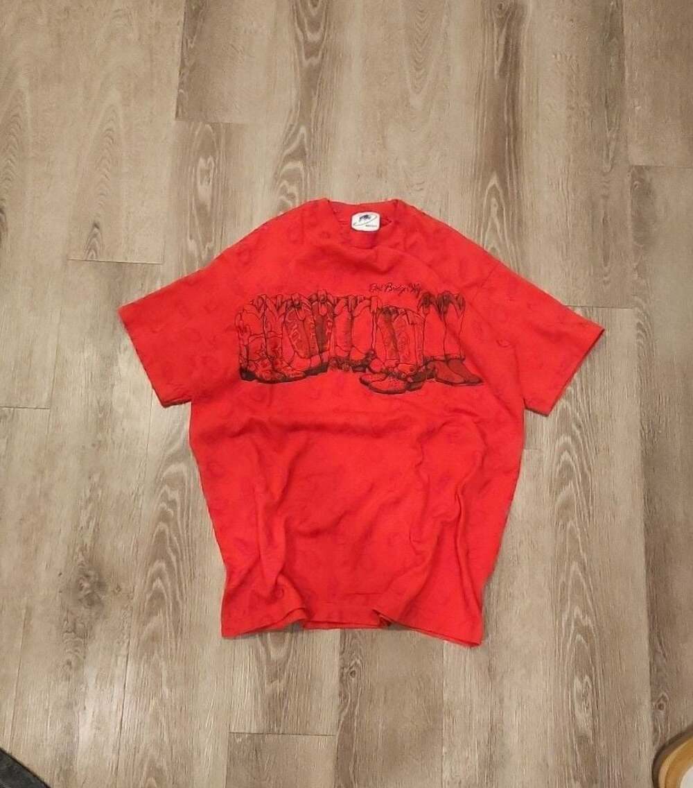 Vintage Buffalo Fruit of the Loom Red Cowgirl Boots All Over Print T-Shirt Large